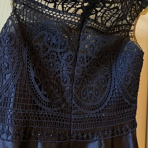 La FEMME Lace & Twill Mermaid Prom Gown
Navy Sz 8  NEW Retail $438 Pageant Party - Picture 10 of 16